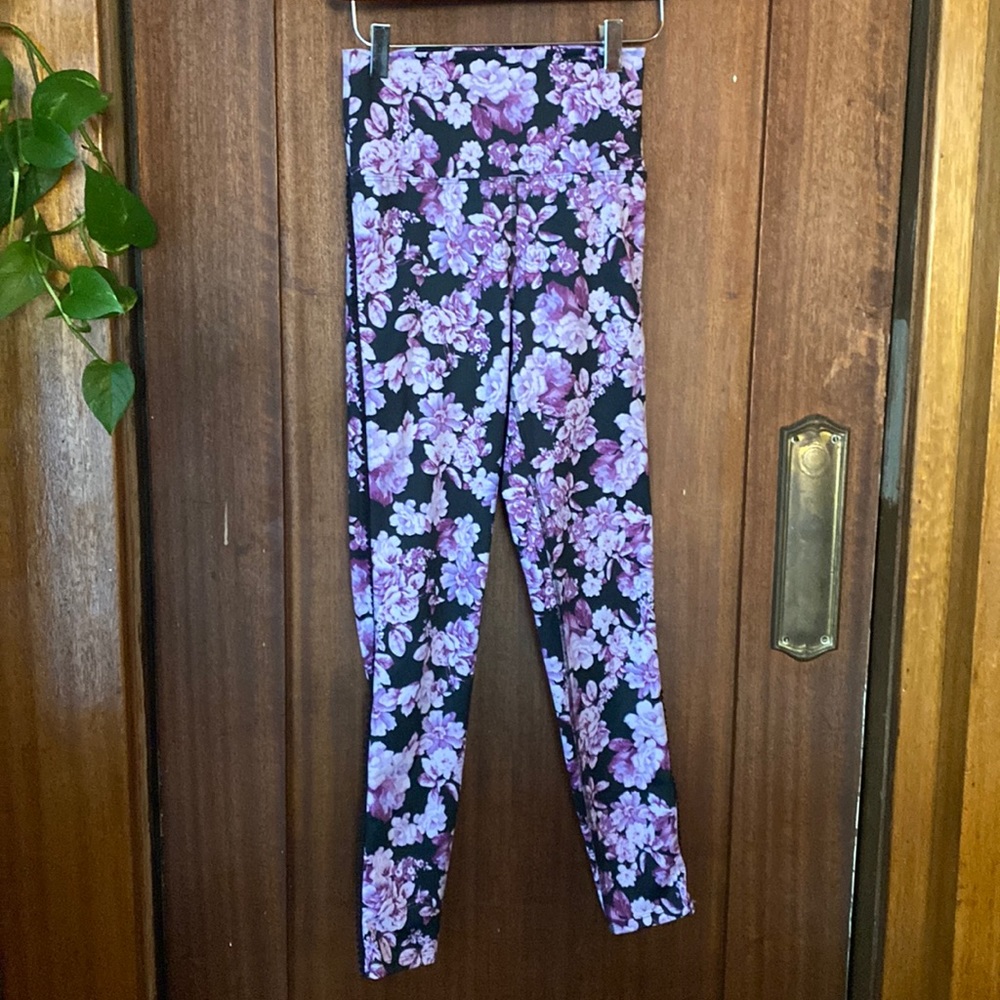 Beach Riot Kat leggings in Spring Fairy Floral size Small